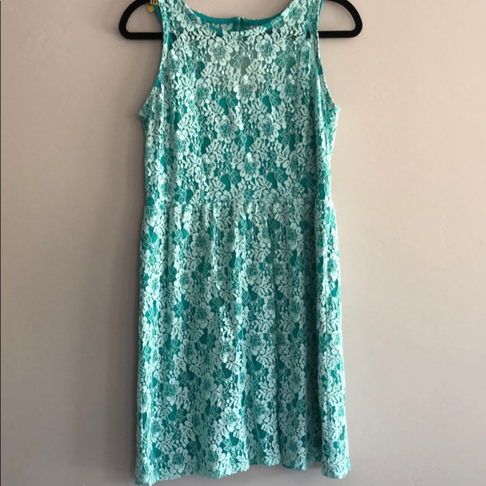 Sleeveless lace dress -size 12